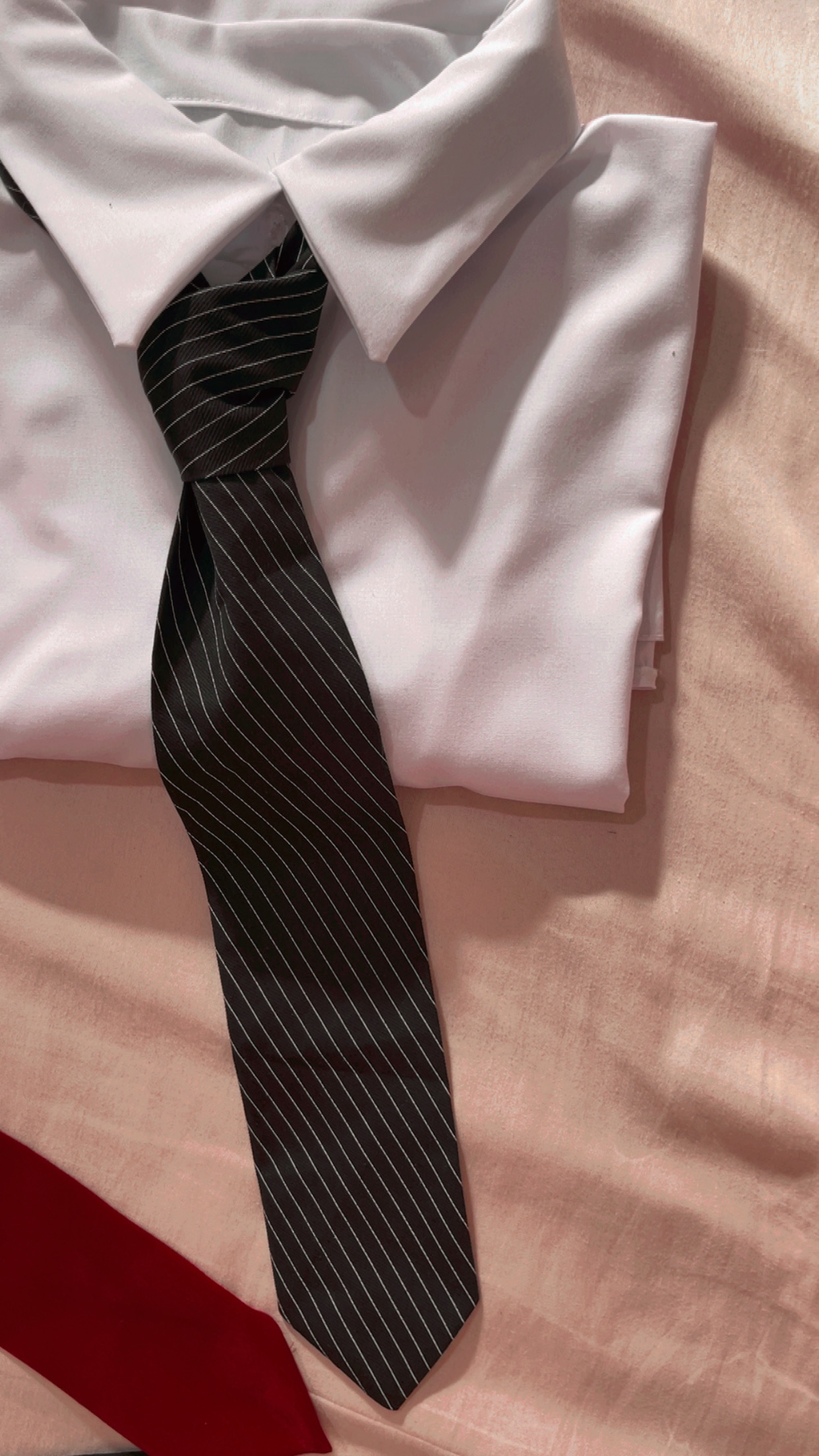 Cravate bleu nuit à rayures